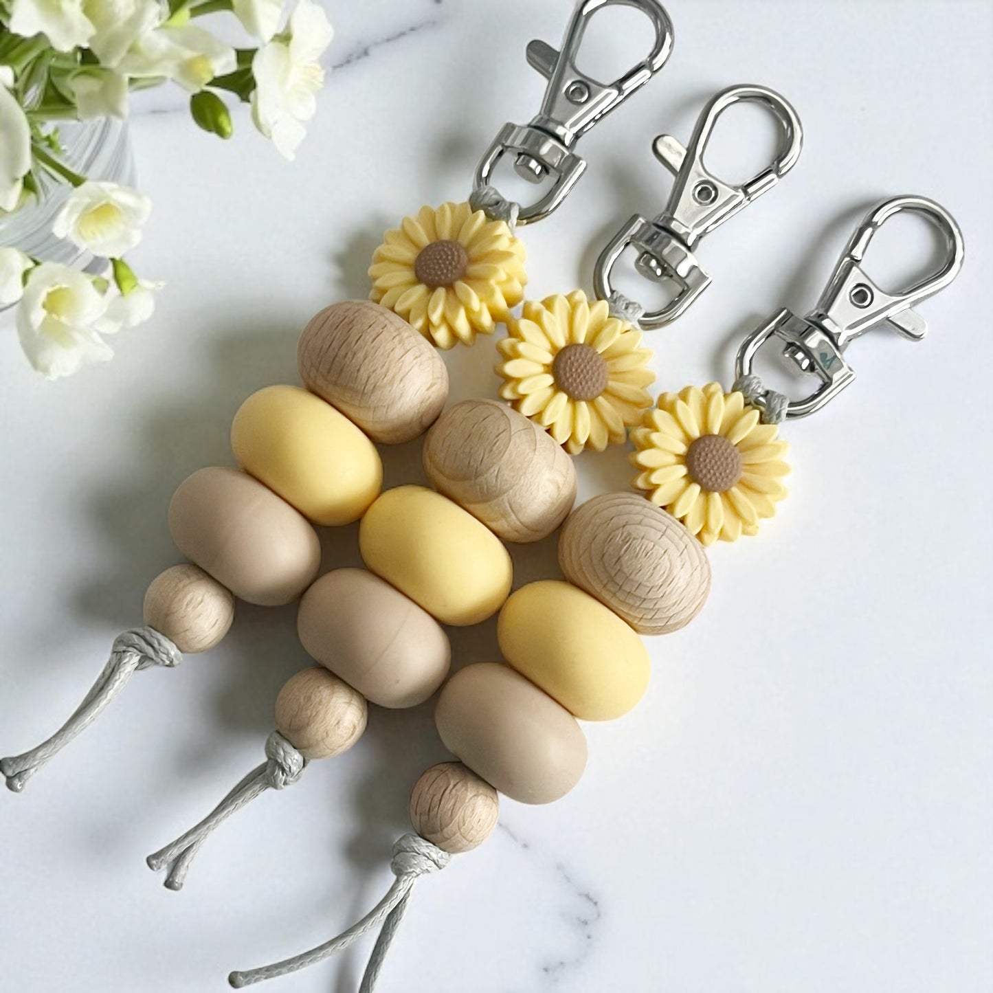 YELLOW & WOOD DASIY SILICONE BEAD KEYRING