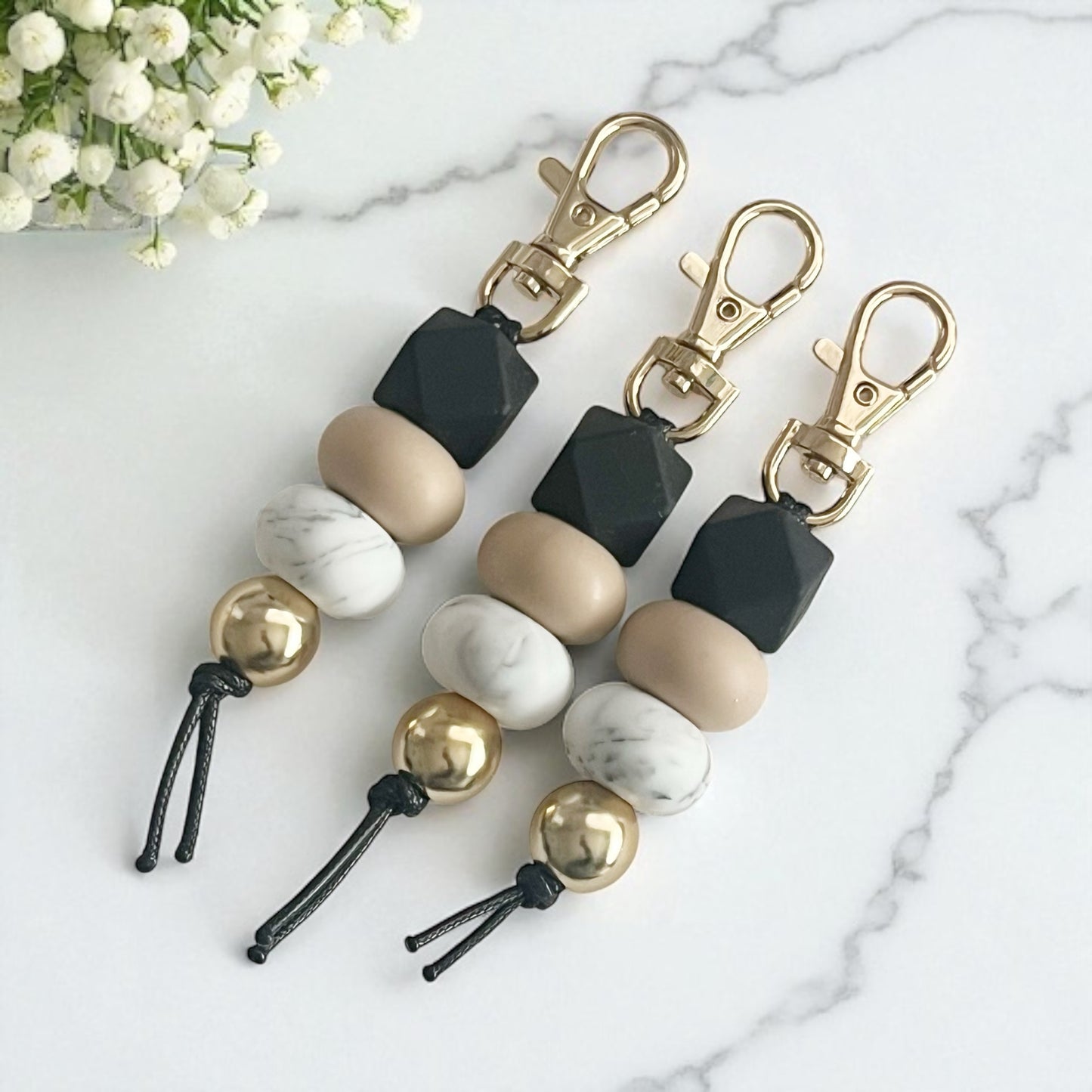 BLACK BEIGE MARBLE SILICONE BEAD GOLD KEYRING