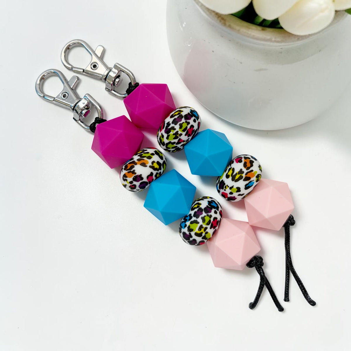RAINBOW LEOPARD SILICONE BEAD KEYRING