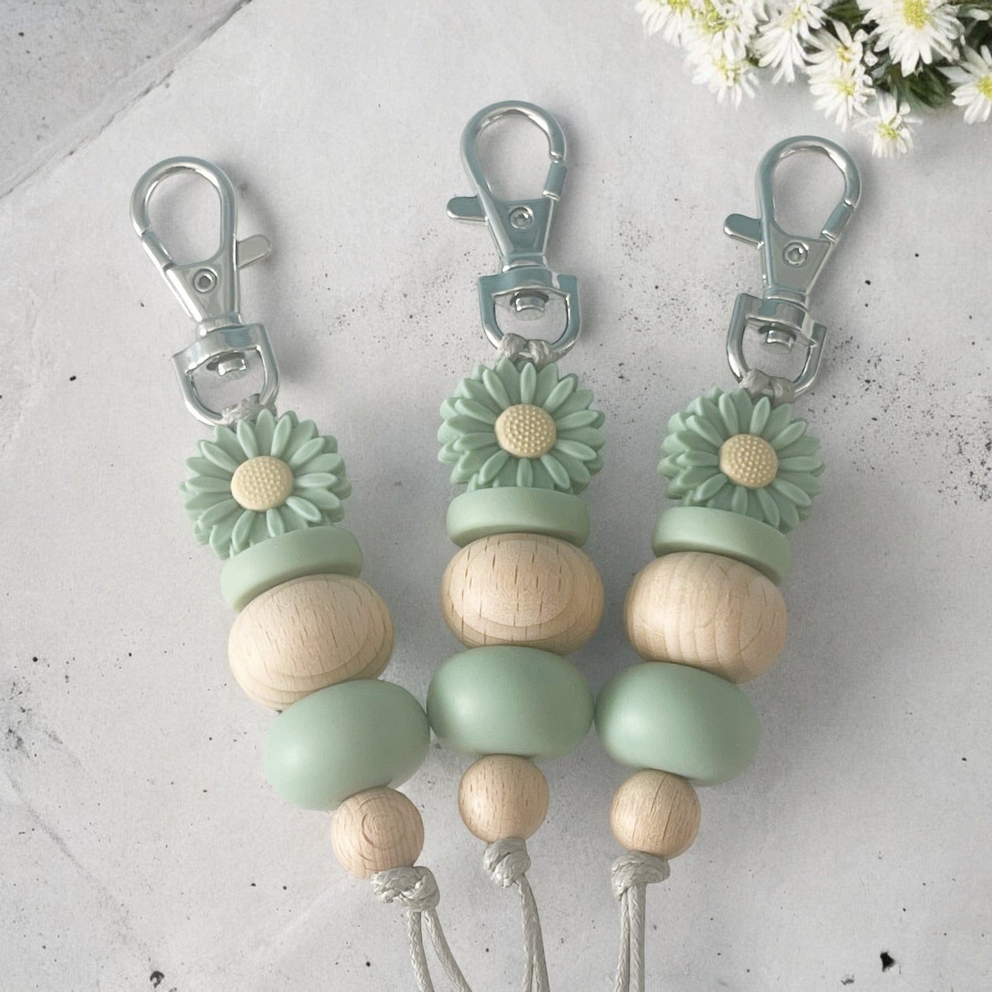 SAGE DAISY & WOOD SILICONE BEAD KEYRING