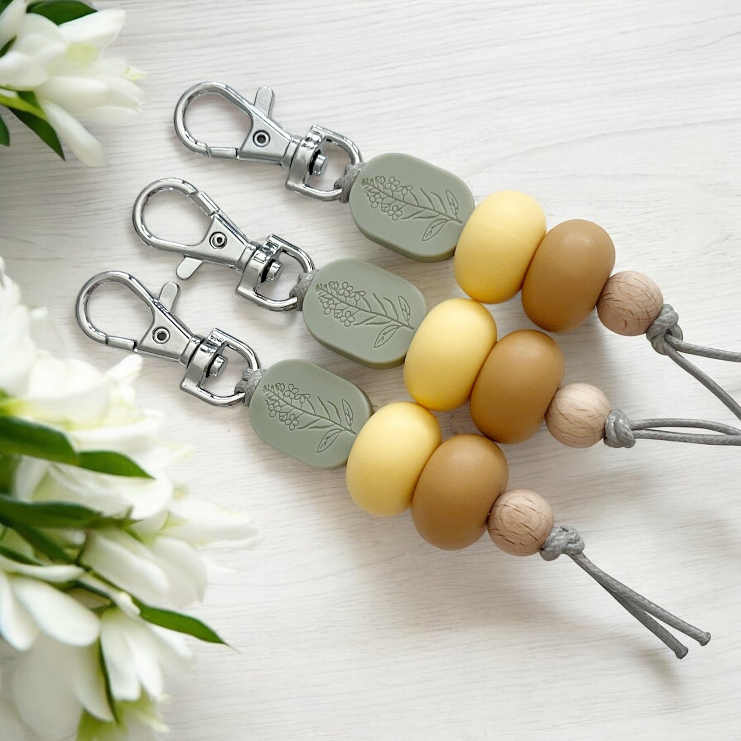 SAGE MUSTARD SEED PRINT SILICONE BEAD KEYRING