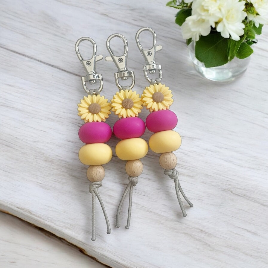YELLOW DAISY HOT PINK SILICONE BEAD KEYRING