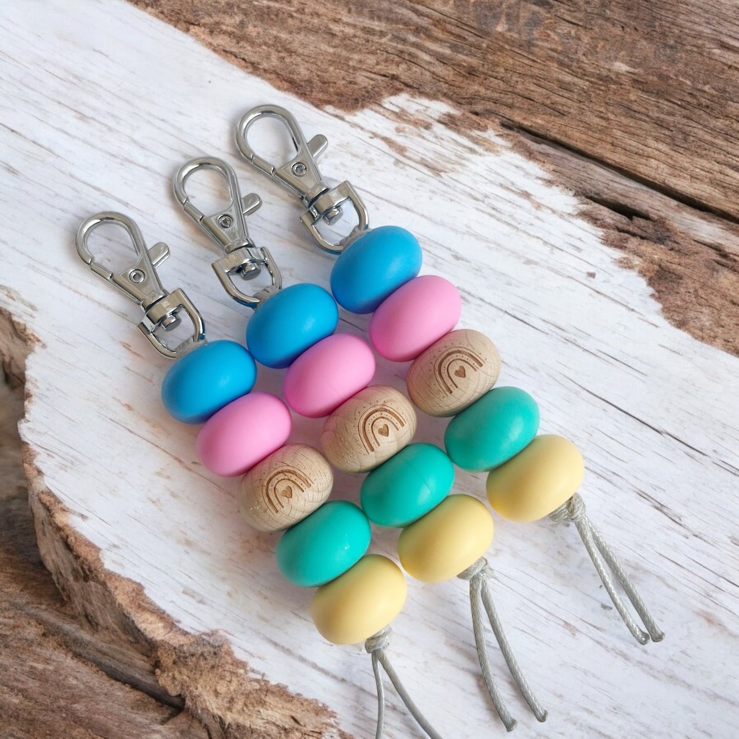 BRIGHT RAINBOW SILICONE BEAD KEYRING