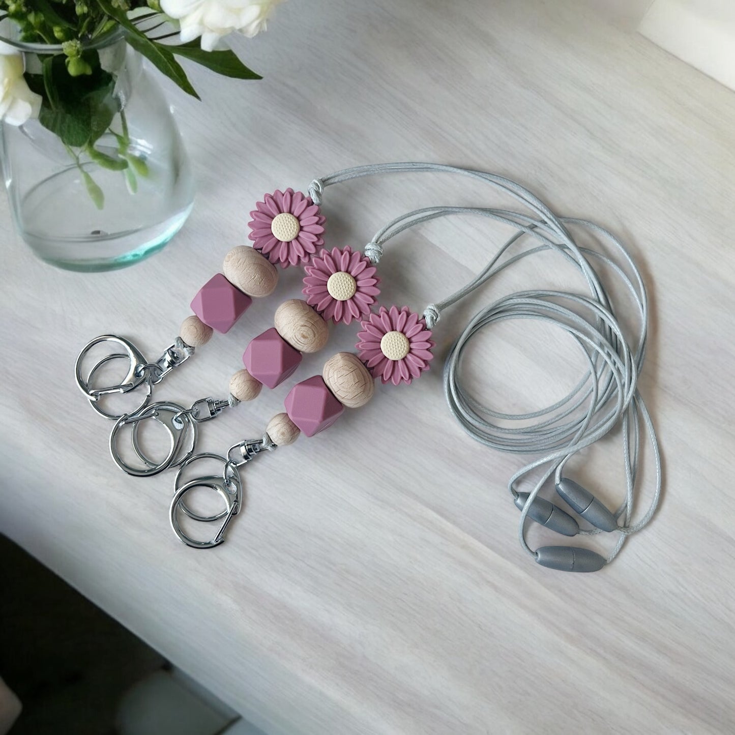 LARGE VIOLET DAISY SILICONE BEAD LANYARD