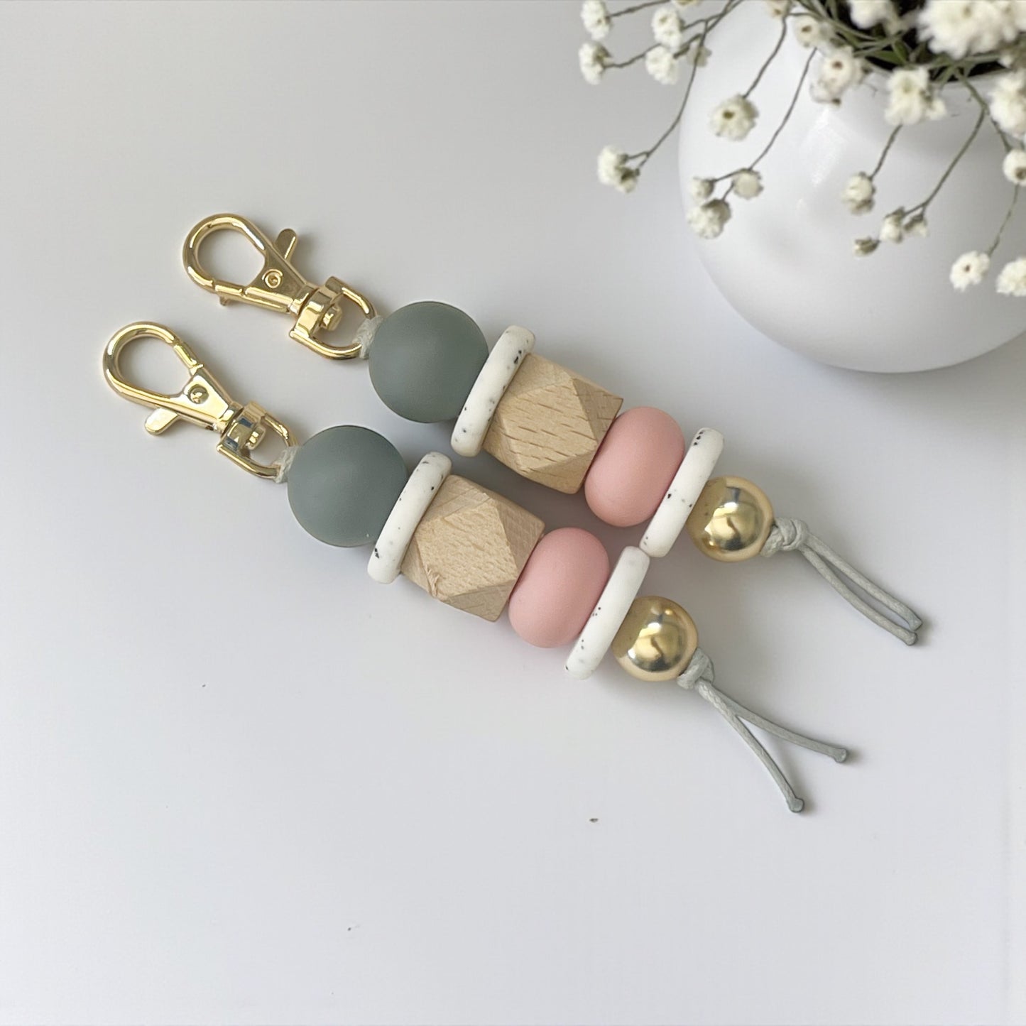 GREY WHITE FLAT & PINK & GOLD SILICONE BEAD KEYRING
