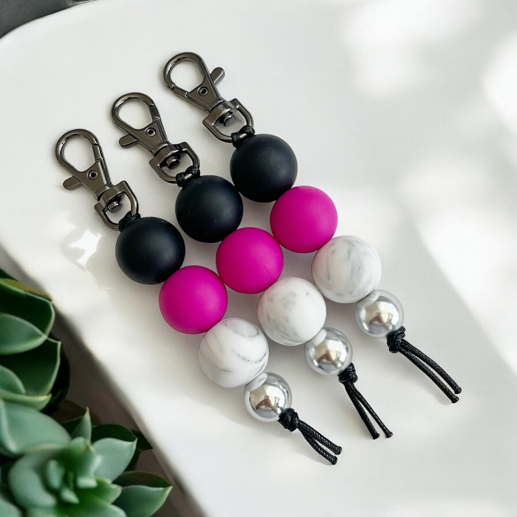 BLACK HOT PINK MARBLE SILICONE BEAD KEYRING