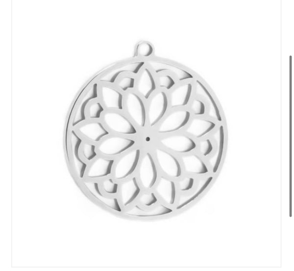 FLOWER CIRCLE SILVER NECKLACE