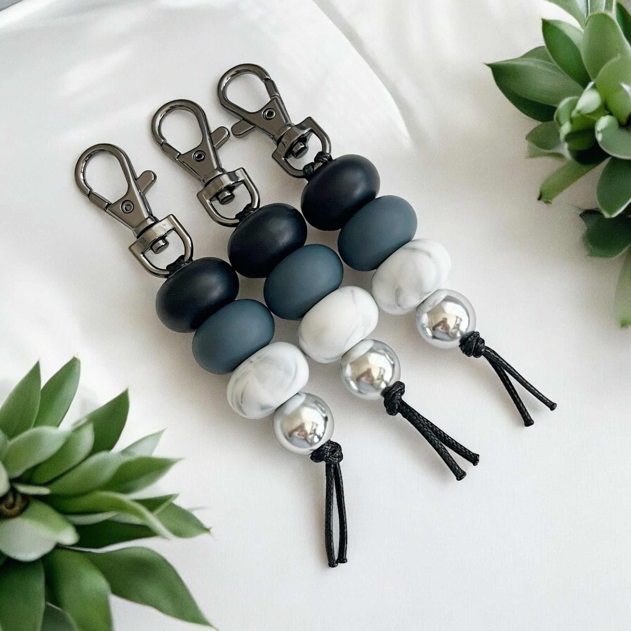 BLACK STORM MARBLE SILICONE BEAD KEYRING