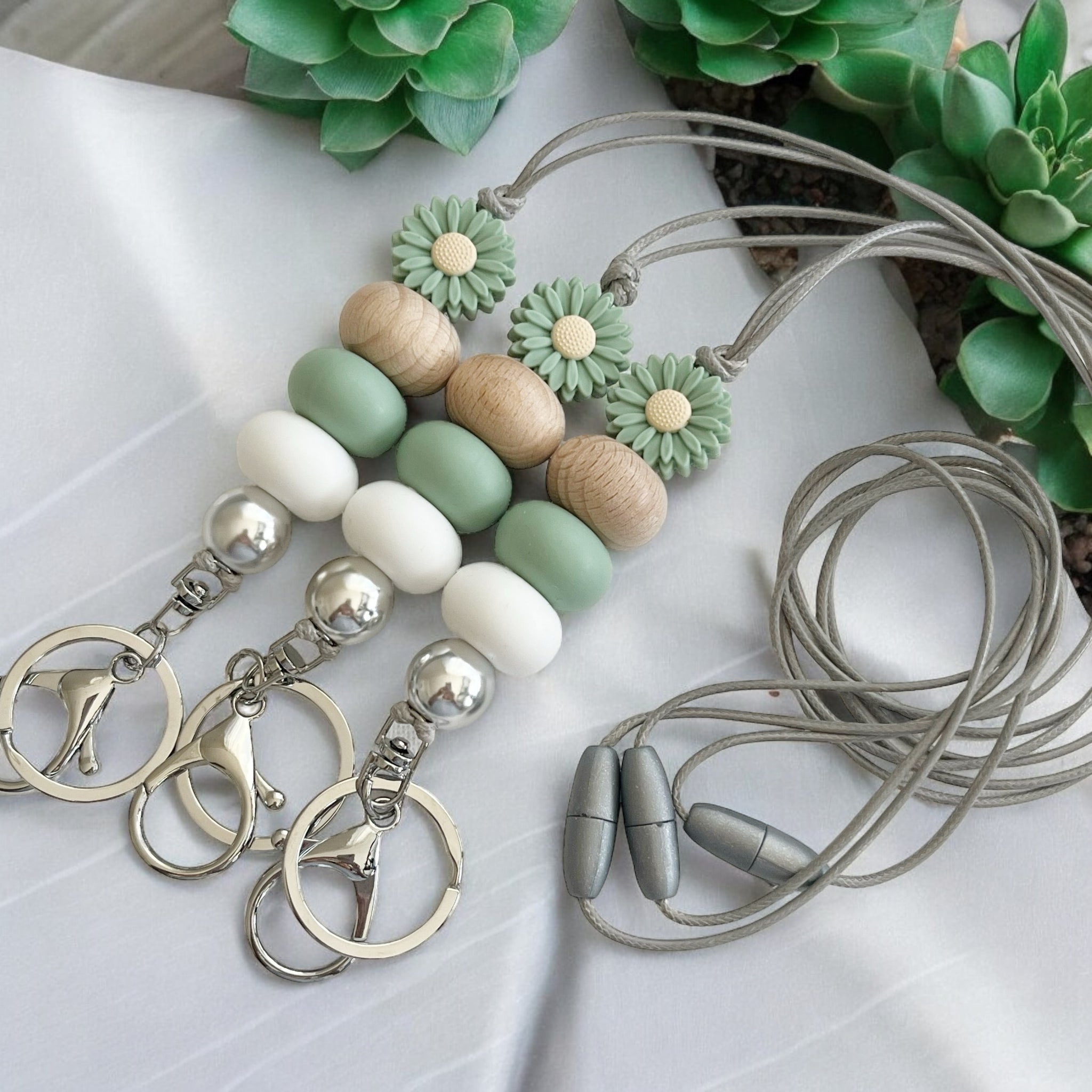 SAGE DAISY SILICONE BEAD LANYARD