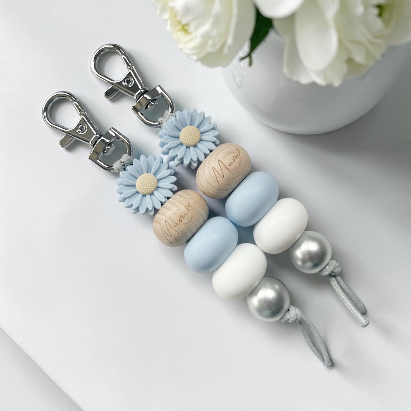 MUM BLUE DAISY SILICONE BEAD KEYRING