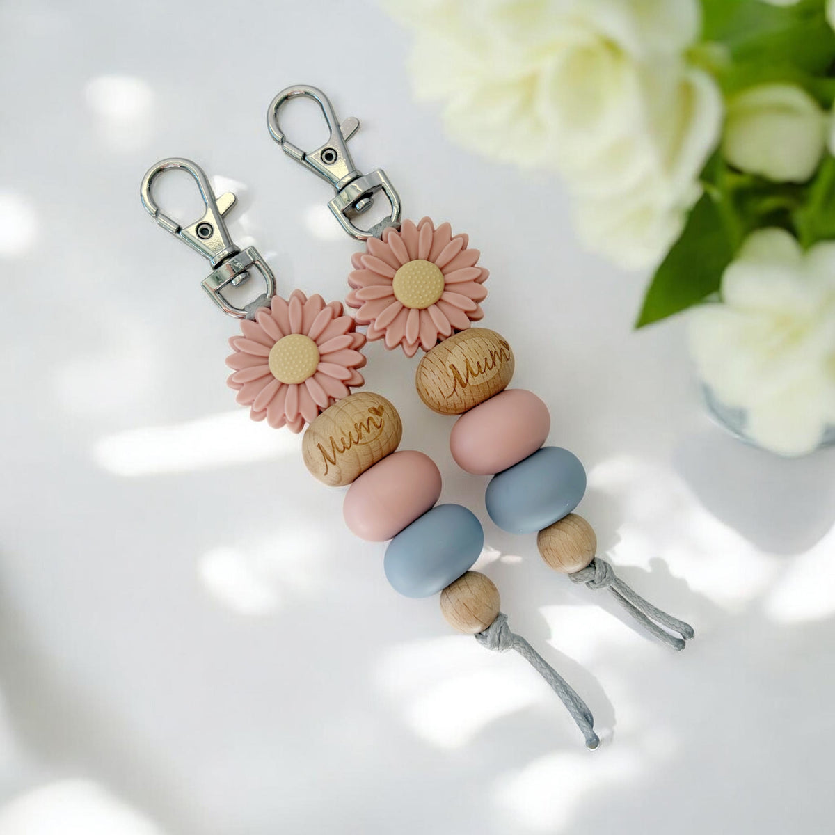 Large Dusty Pink Daisy MUM SILICONE BEAD KEYRING