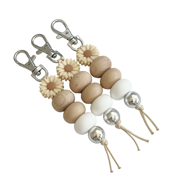 OATMEAL DAISY SILICONE BEAD KEYRING