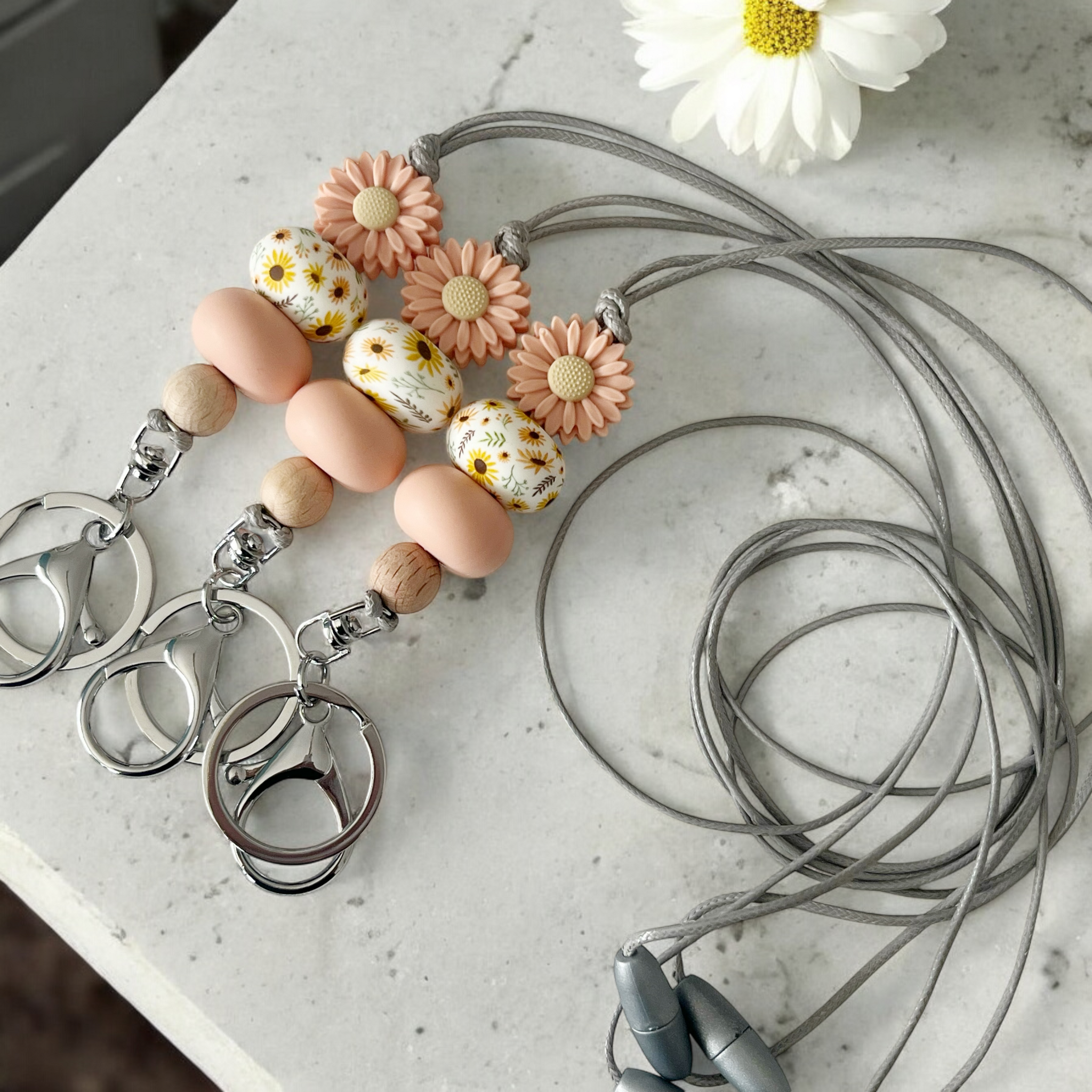 PEACH DAISY SILICONE BEAD LANYARD