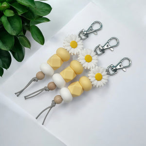 LARGE WHITE DAISY SILICONE BEAD KEYRING