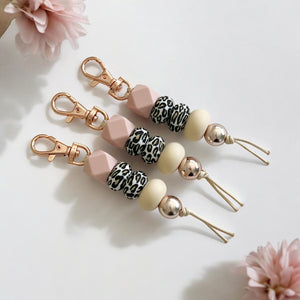 DUSTY PINK LEOPARD ROSE GOLD SILICONE BEAD KEYRING