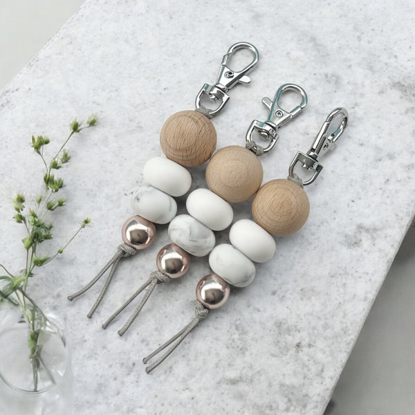 WOOD WHITE MARBLE SILICONE BEAD KEYRING