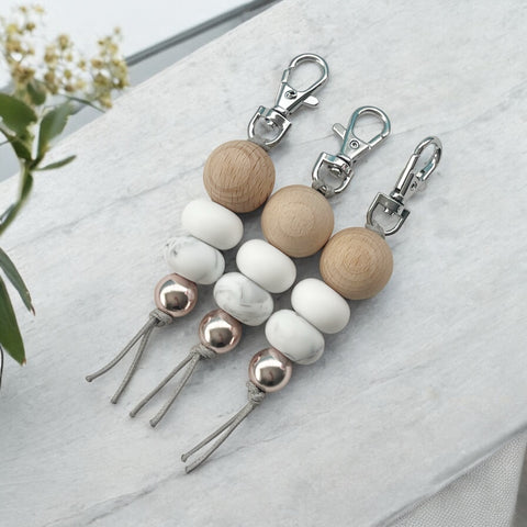 WOOD WHITE MARBLE SILICONE BEAD KEYRING