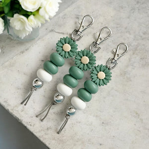 LARGE GREEN DAISY SILICONE BEAD KEYRING