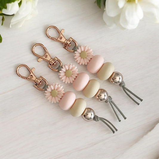 BABY PINK DAISY ROSEGOLD SILICONE BEAD KEYRING