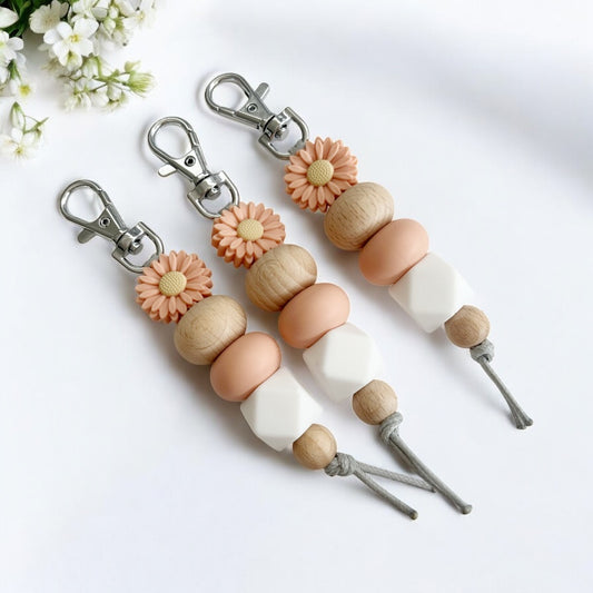 PEACH WOOD WHITE DAISY SILICONE BEAD KEYRING