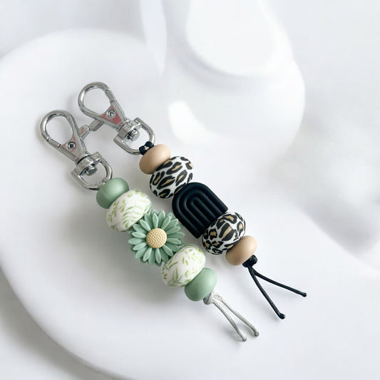 MINI SAGE DAISY & BLACK ARCH SILICONE BEAD KEYRING