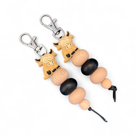 OATMEAL HIGHLAND COW SILICONE BEAD KEYRING