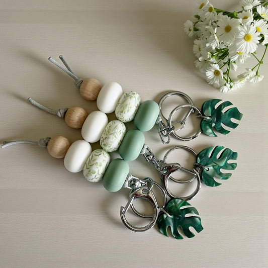 LEAF CHARM & SILICONE BEAD KEYRING