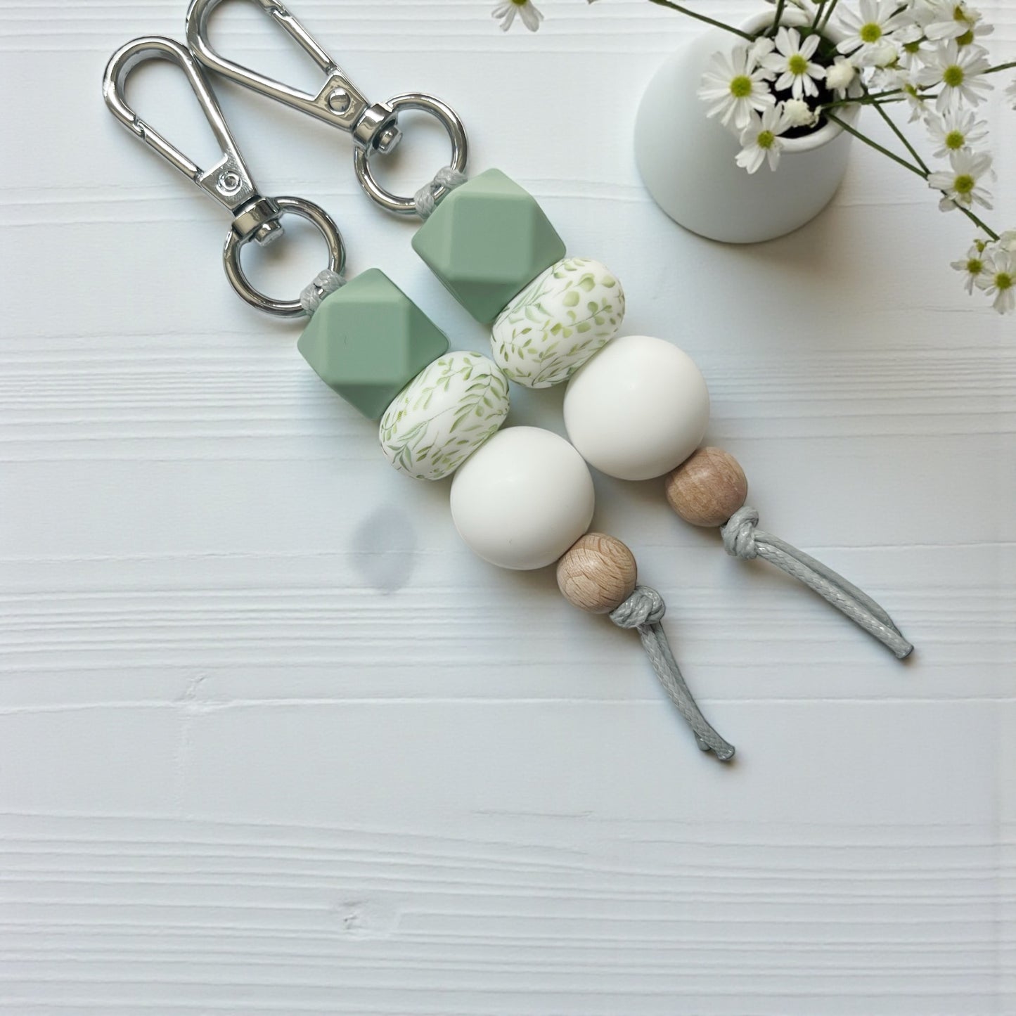 HEX SAGE FOLIAGE SILICONE BEAD KEYRING